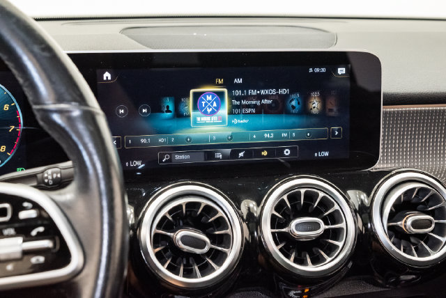 Used 2021 Mercedes-Benz GLB 250 4MATIC image 14