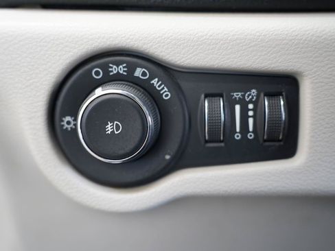 Used 2018 Chrysler Pacifica Limited FWD image 24
