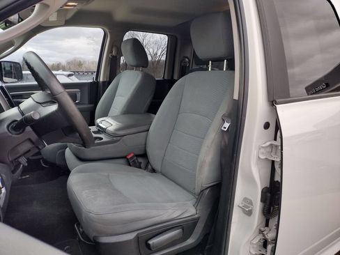 Used 2019 RAM 1500 Classic SLT AWD/4WD image 2