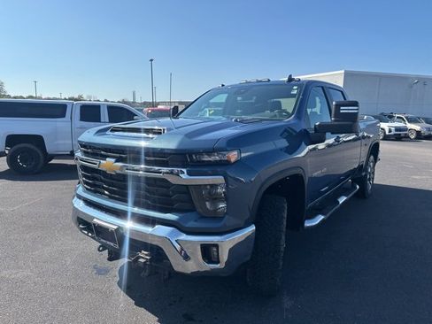 Used 2024 Chevrolet Silverado 3500 LT image 4