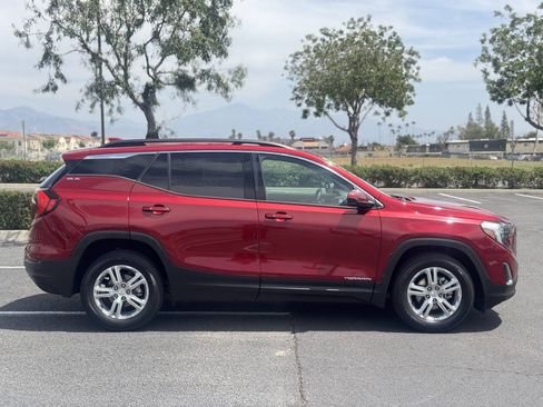 Used 2019 GMC Terrain SLE w/ Driver Convenience Package FWD image 7