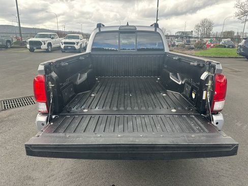 Used 2016 Toyota Tacoma TRD Sport w/ Premium & Technology Package image 11