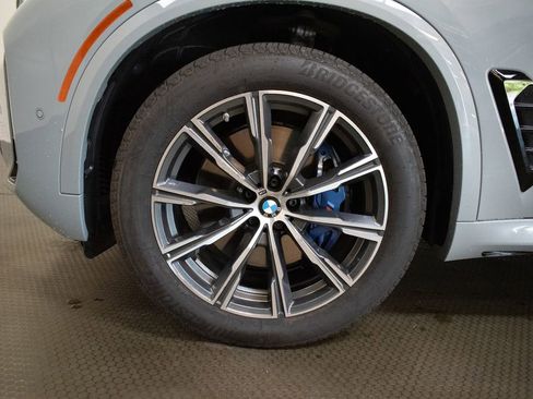 Used 2025 BMW X5 xDrive40i w/ M Sport Package AWD/4WD image 9