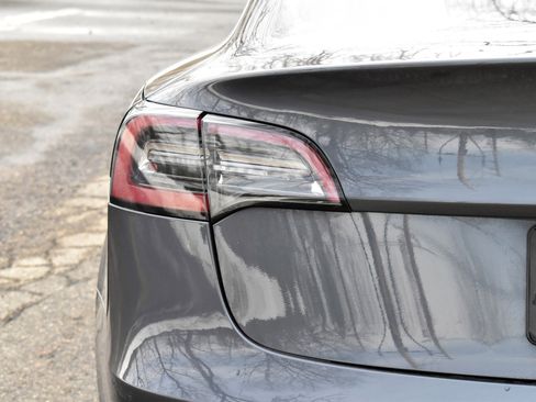 Used 2023 Tesla Model 3 Standard Range image 17