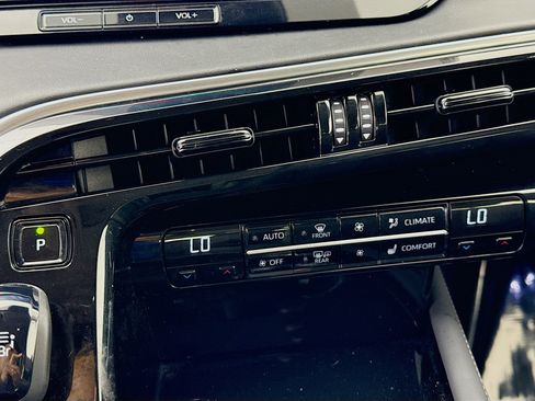 Used 2023 Toyota Mirai w/ Advanced Technology Package image 16