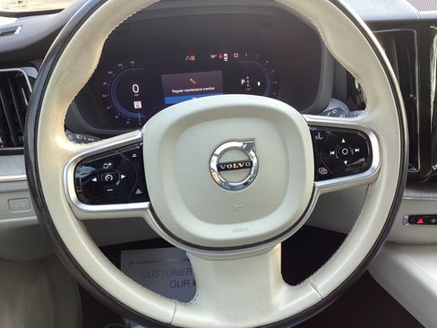 Used 2024 Volvo XC60 B5 Plus image 19
