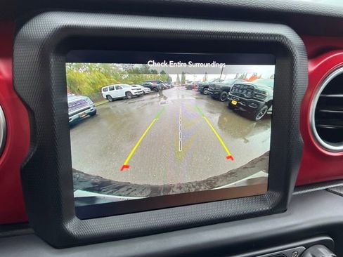 Used 2023 Jeep Wrangler Rubicon image 24