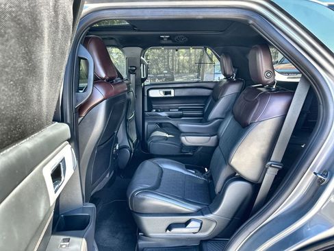 Used 2020 Ford Explorer Platinum w/ Premium Technology Package image 25