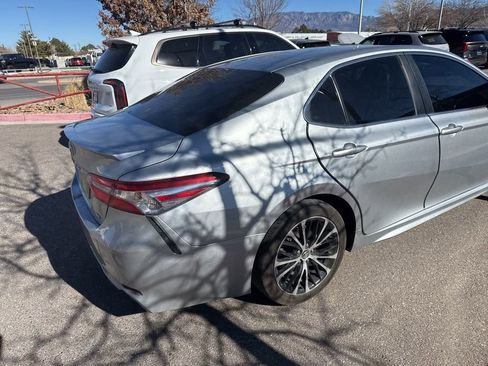 Used 2018 Toyota Camry L image 34