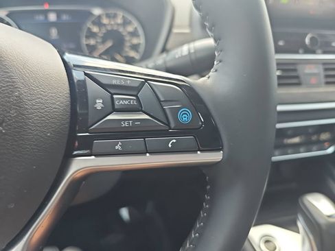 Used 2025 Nissan Altima 2.5 SV w/ SV Premium Package FWD image 18