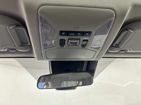 Used 2022 Toyota RAV4 XLE Premium image 32