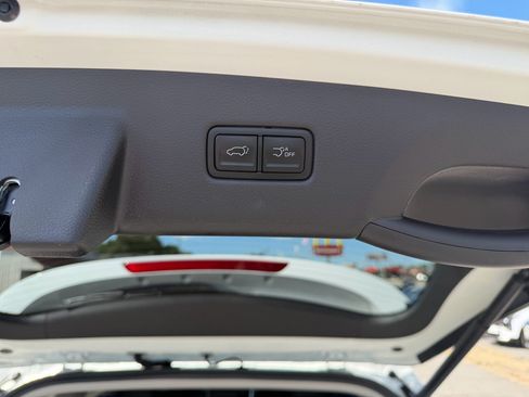 Used 2024 Kia Carnival EX FWD image 33