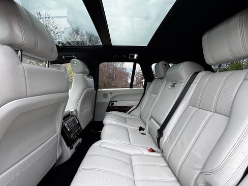 Used 2015 Land Rover Range Rover HSE image 13