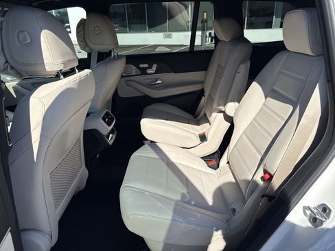 New 2026 Mercedes-Benz GLS 580 4MATIC image 12