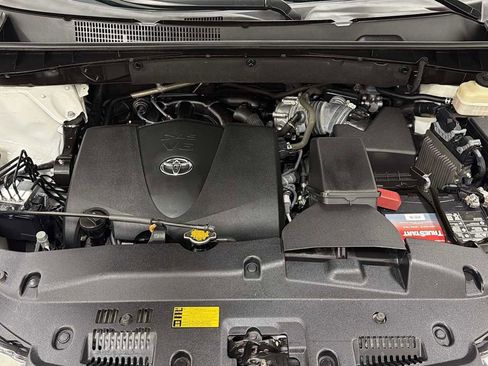 Used 2017 Toyota Highlander XLE image 32