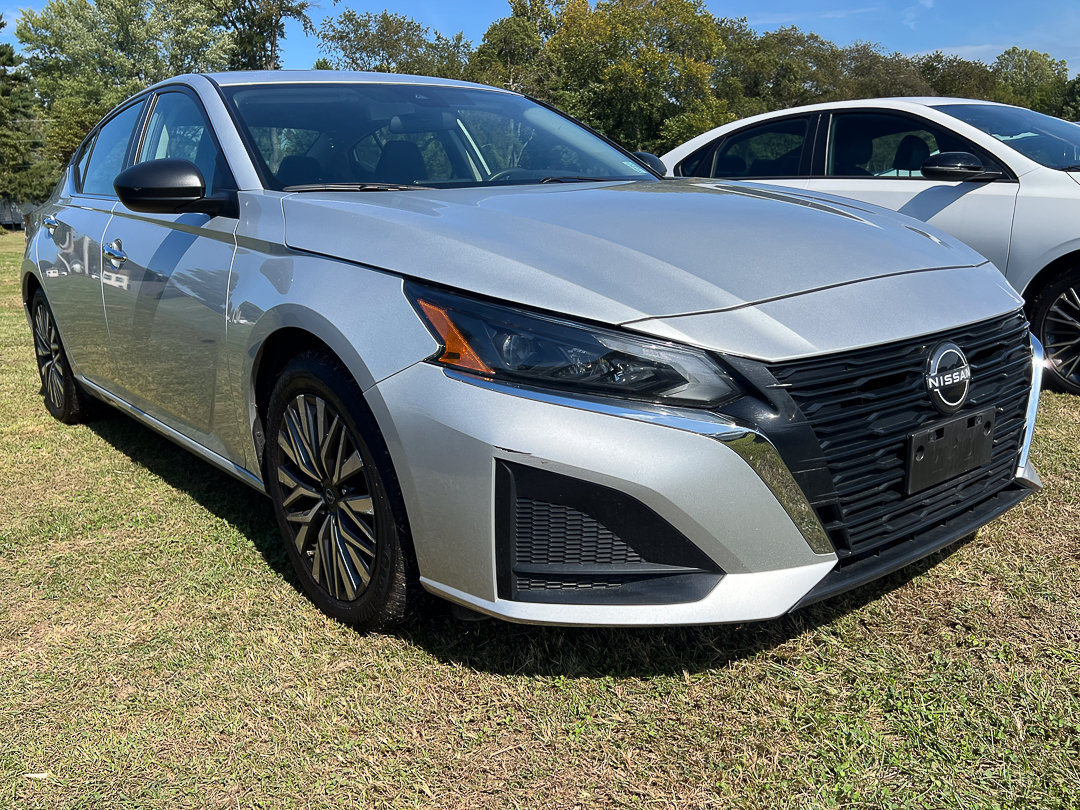Used 2024 Nissan Altima 2.5 SV FWD image 9