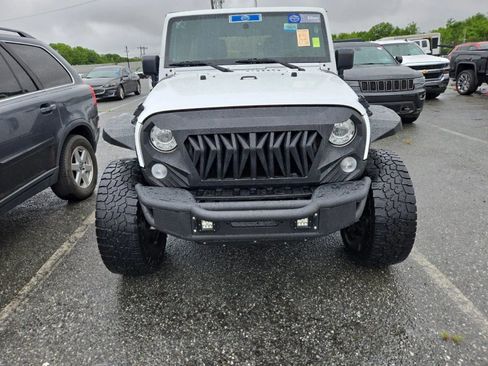 Used 2018 Jeep Wrangler Unlimited Sport w/ Connectivity Group AWD/4WD image 2