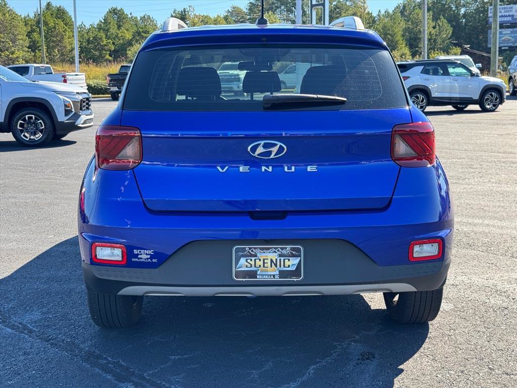 Used 2025 Hyundai Venue Limited FWD image 4