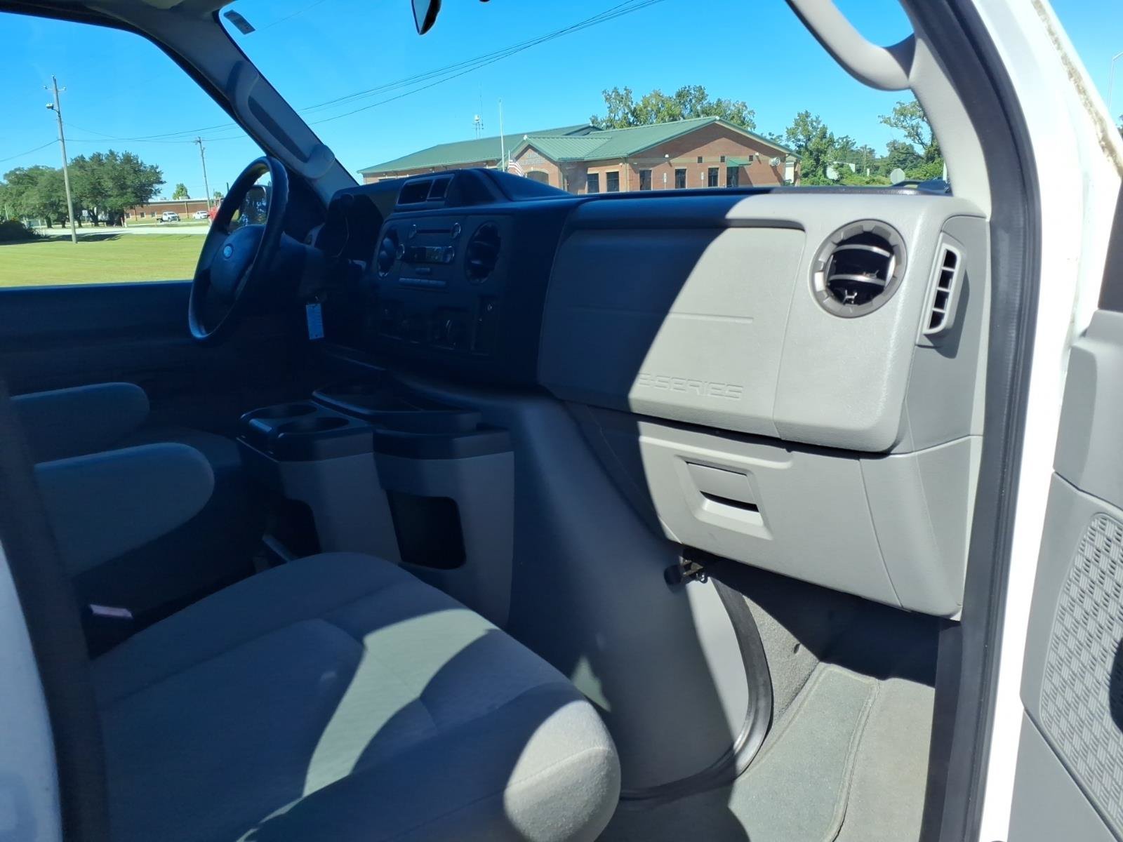 Used 2011 Ford E-350 and Econoline 350 XLT RWD image 14