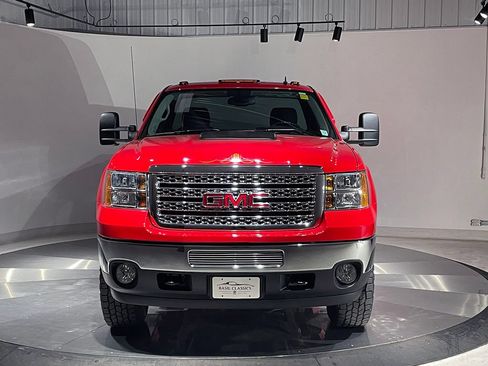Used 2011 GMC Sierra 2500 SLE w/ SLE Preferred Package AWD/4WD image 3