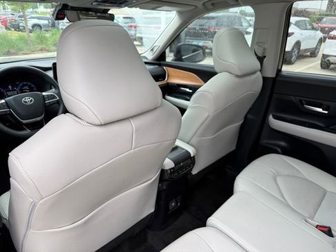 Used 2026 Toyota Grand Highlander FWD image 29
