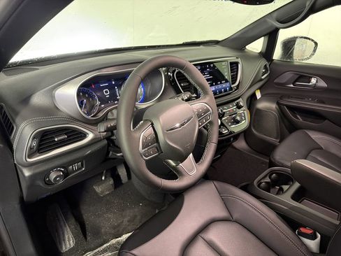 New 2026 Chrysler Pacifica Select FWD image 12