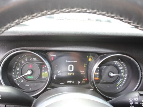 Used 2023 Jeep Wrangler Unlimited Sahara w/ Cold Weather Group AWD/4WD image 22