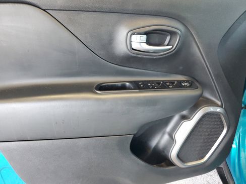 Used 2022 Jeep Renegade Latitude w/ Convenience Group AWD/4WD image 15