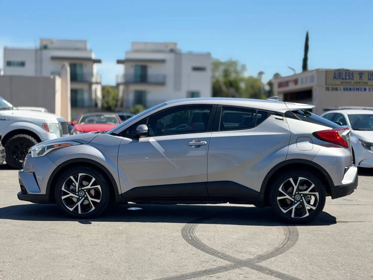 Used 2018 Toyota C-HR XLE FWD image 8