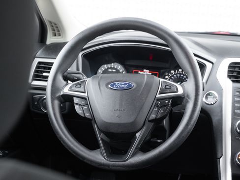 Used 2017 Ford Fusion SE image 9