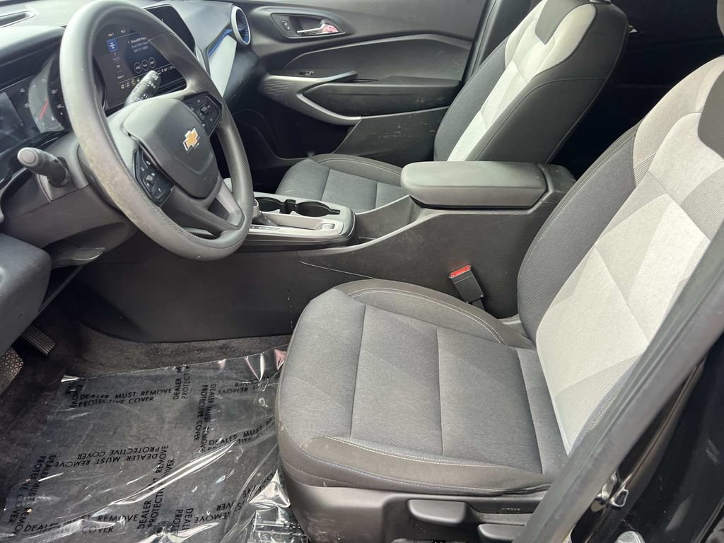 Used 2025 Chevrolet Trax LS w/ LS Convenience Package FWD image 14