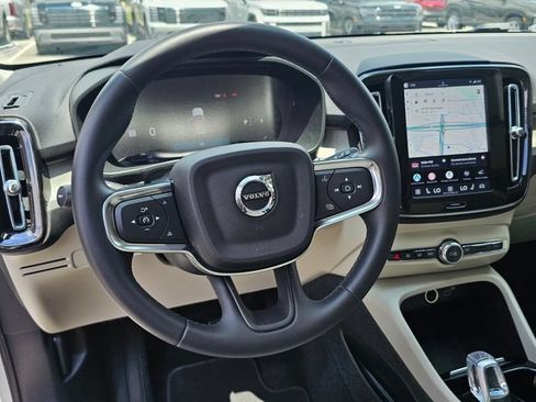 Used 2023 Volvo XC40 B4 Ultimate FWD image 13