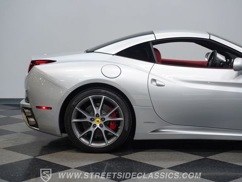 Used 2010 Ferrari California RWD image 29