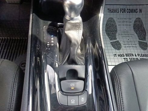 Used 2019 Toyota C-HR XLE FWD image 24