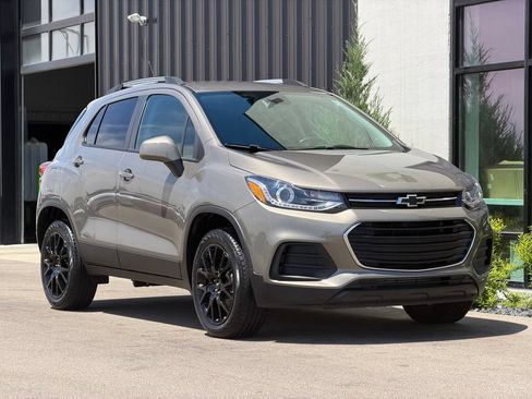 Used 2022 Chevrolet Trax LT w/ Driver Confidence Package AWD/4WD image 4