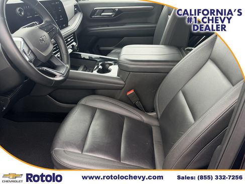 Used 2025 Chevrolet Suburban Z71 AWD/4WD image 17