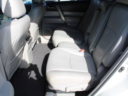 Used 2011 Toyota Highlander SE image 11