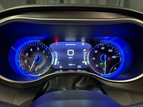 Used 2024 Chrysler Pacifica Touring-L FWD image 18