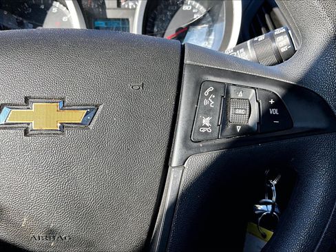 Used 2017 Chevrolet Equinox LS image 18