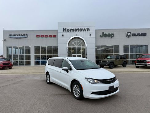 Used 2023 Chrysler Voyager LX image 1