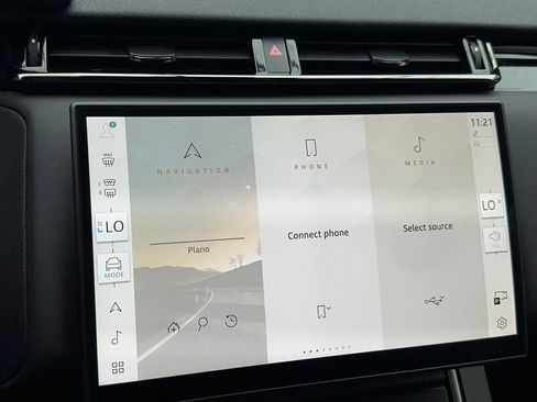 Used 2025 Land Rover Range Rover Velar Dynamic SE image 32