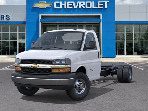 New 2025 Chevrolet Express 4500 4500 Series w/ Power Convenience Package image 7