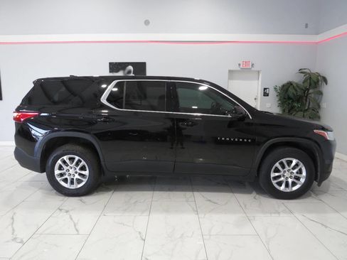 Used 2019 Chevrolet Traverse LS FWD image 3
