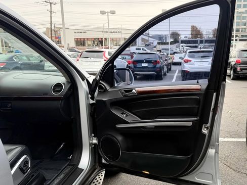 Used 2010 Mercedes-Benz GL 550 4MATIC image 37