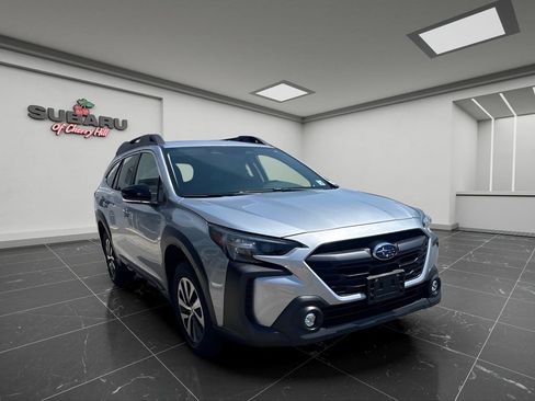 Certified 2025 Subaru Outback Premium AWD/4WD image 2
