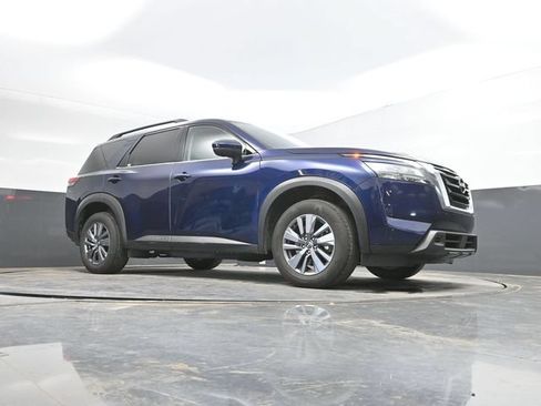 Used 2025 Nissan Pathfinder SV FWD image 46