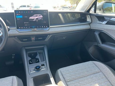 Used 2025 Volkswagen Tiguan S image 11