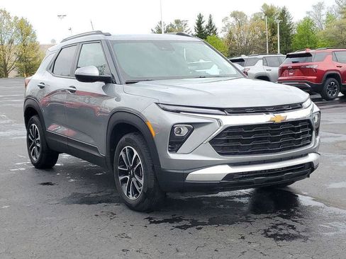Certified 2025 Chevrolet TrailBlazer LT w/ Convenience Package AWD/4WD image 2
