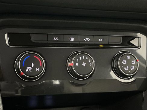 Used 2020 Volkswagen Tiguan S image 17