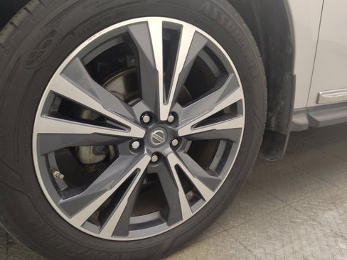 Used 2017 Nissan Pathfinder Platinum FWD image 31
